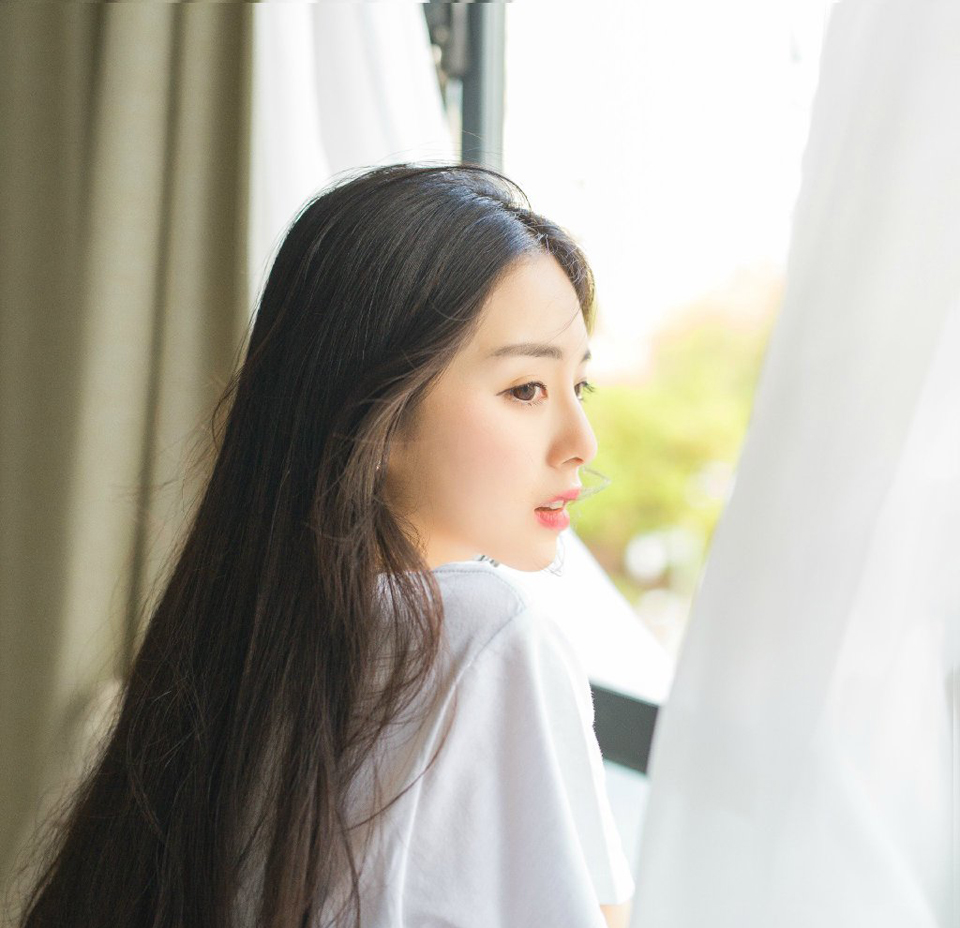 “军师，若事不可违的话，不如……”诸葛亮身边，年轻的马谡看向诸葛亮，犹豫了一下，开口劝道。